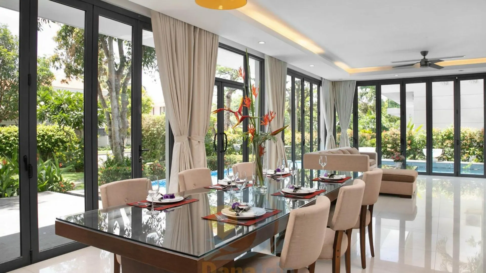 Luxury Pool Villa Close To The Private Beach Da Nang