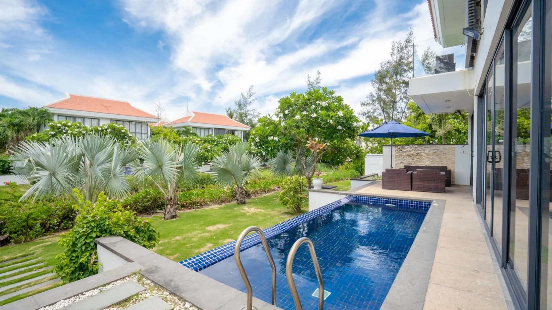 Luxury Pool Villa Close To The Private Beach Da Nang 0*,  Vietnam