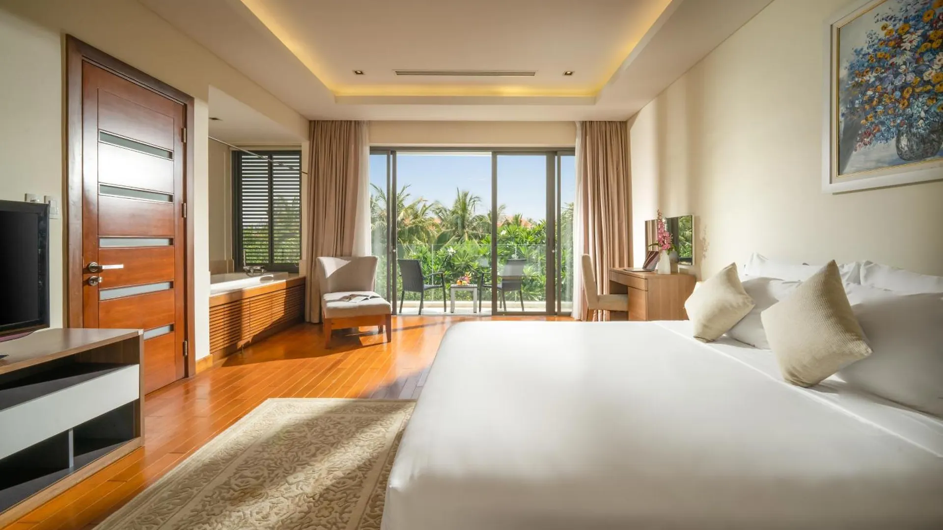 Luxury Pool Villa Close To The Private Beach Da Nang