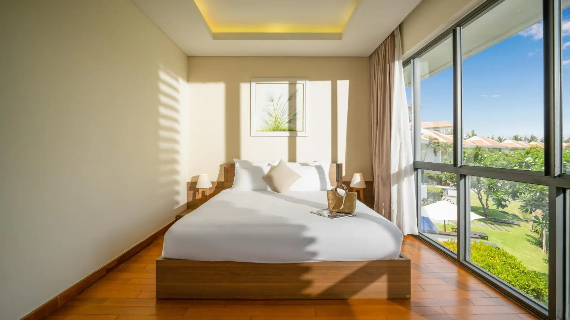 Luxury Pool Villa Close To The Private Beach Da Nang