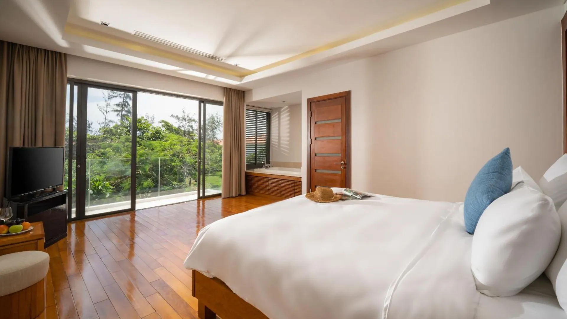 Luxury Pool Villa Close To The Private Beach Da Nang