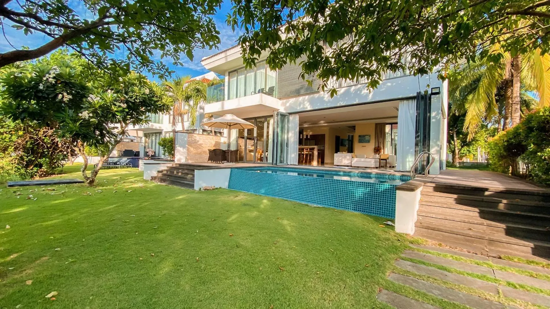 Luxury Pool Villa Close To The Private Beach Da Nang Vietnam