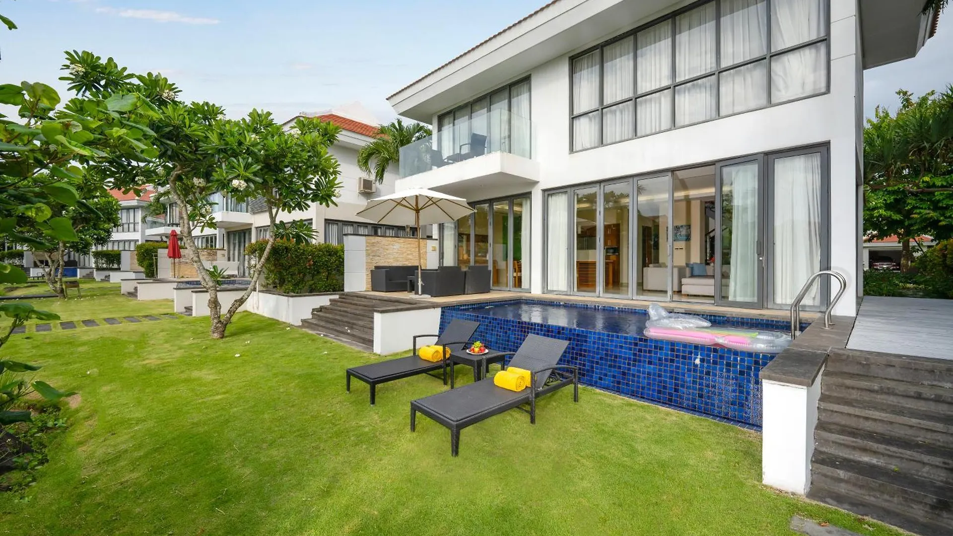 Luxury Pool Villa Close To The Private Beach Da Nang