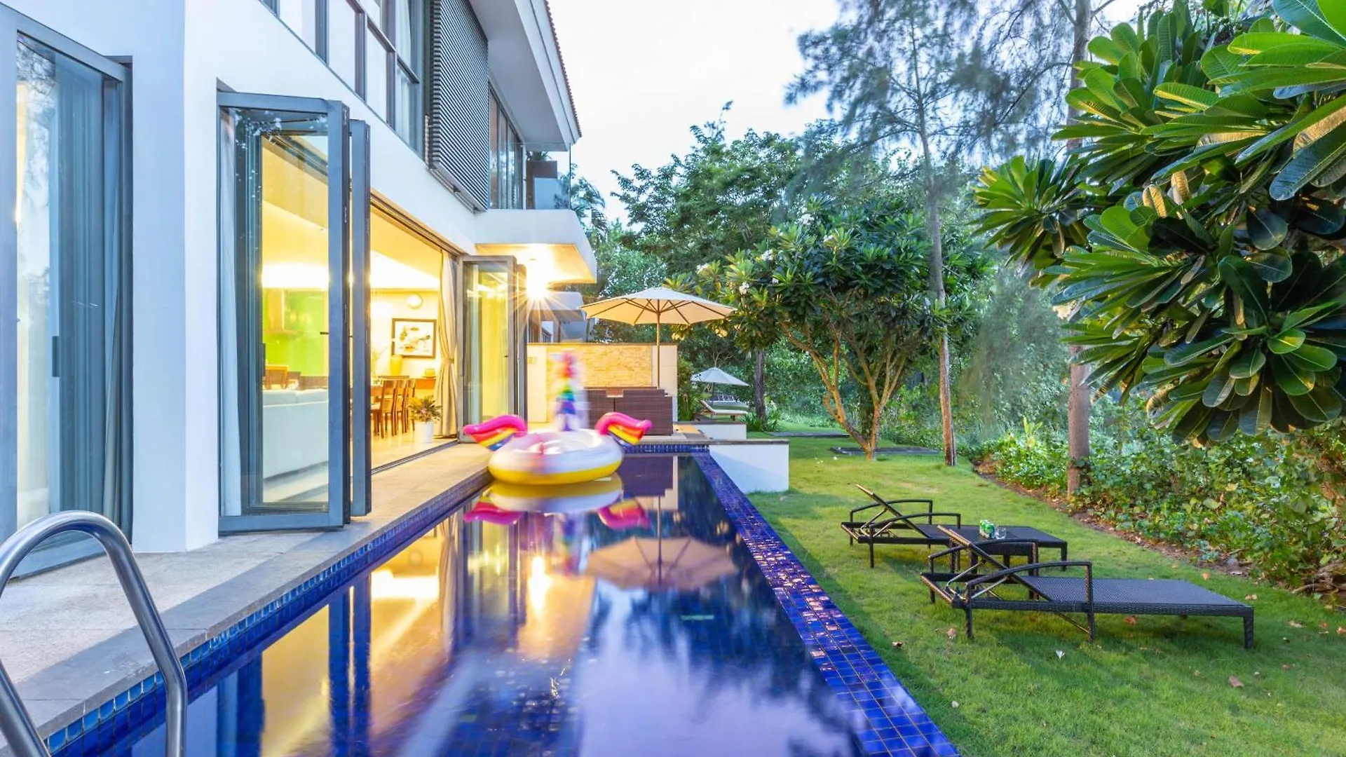 Luxury Pool Villa Close To The Private Beach Da Nang