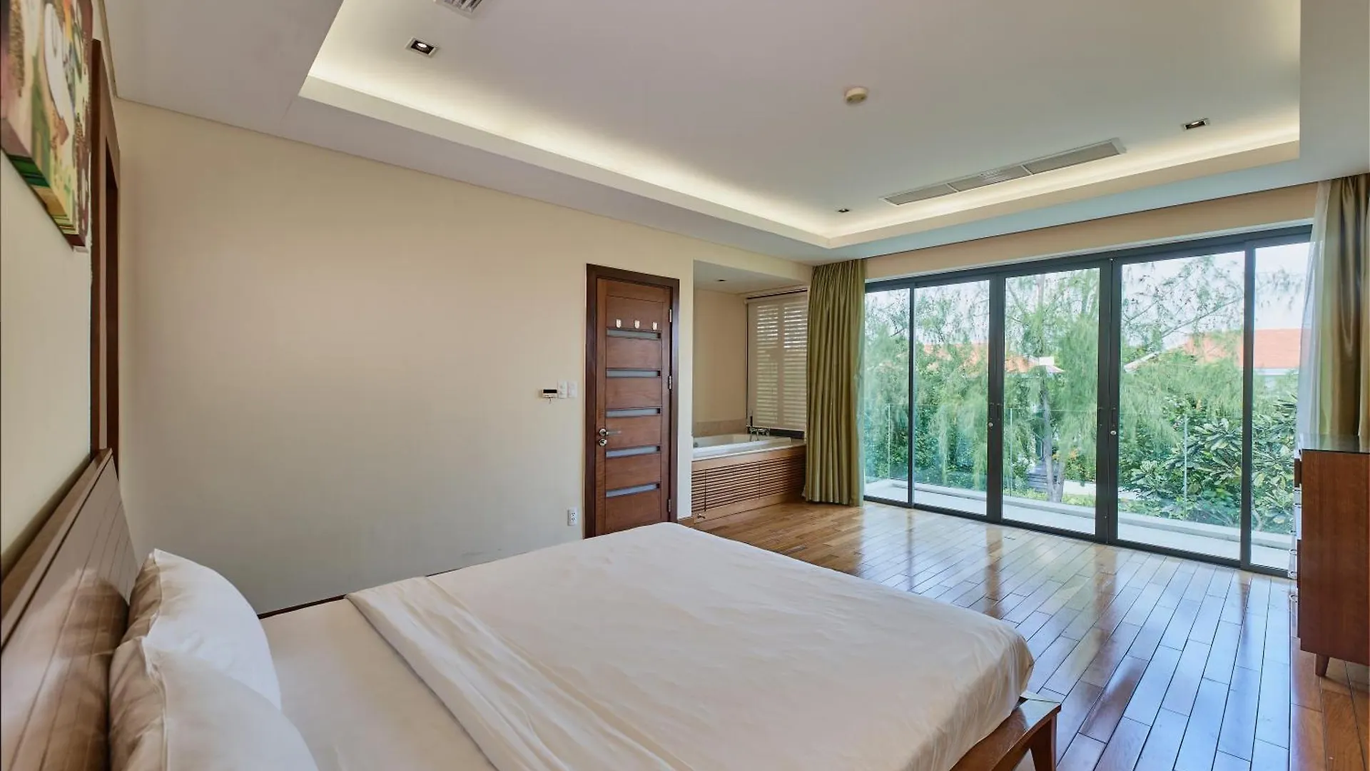 Luxury Pool Villa Close To The Private Beach Da Nang 0*,  Vietnam