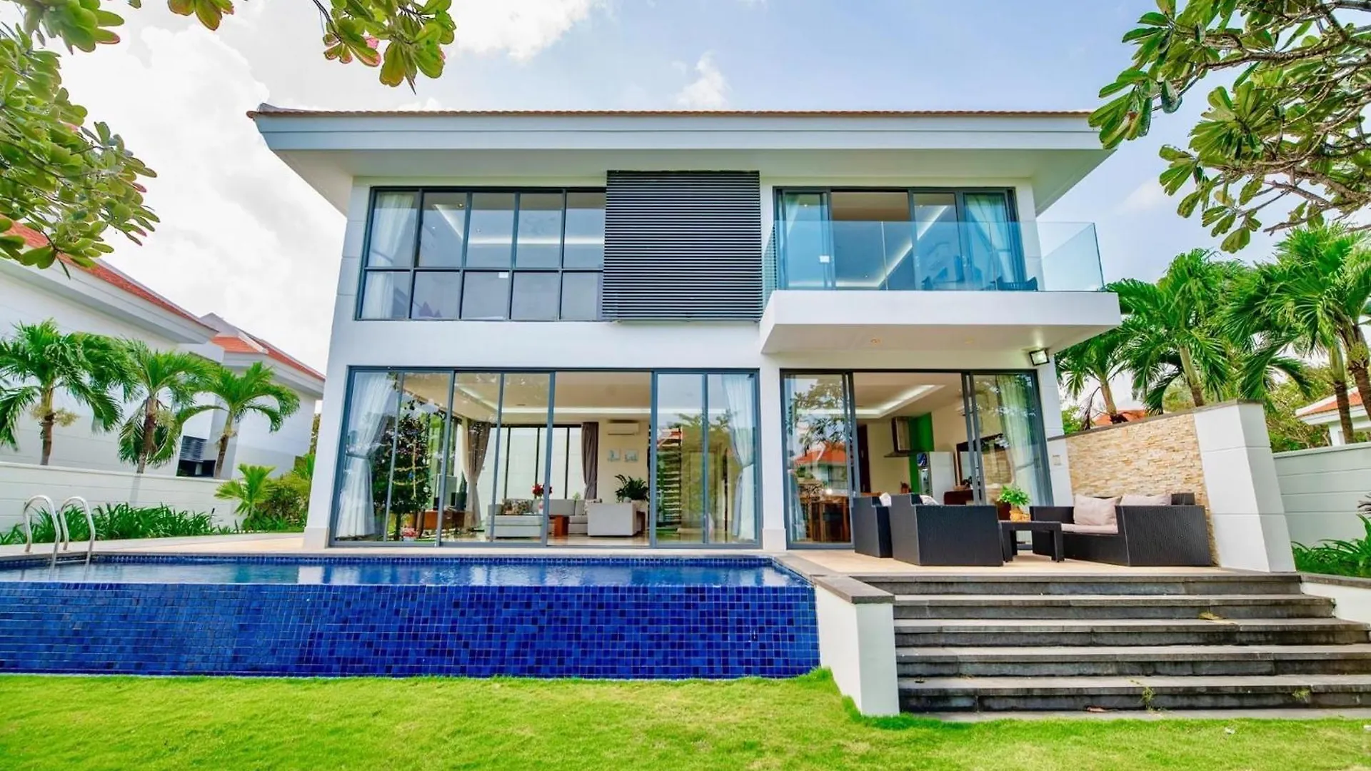 Luxury Pool Villa Close To The Private Beach Da Nang