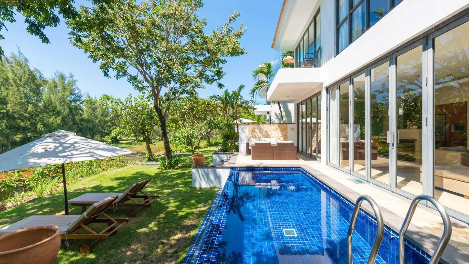 Luxury Pool Villa Close To The Private Beach Da Nang