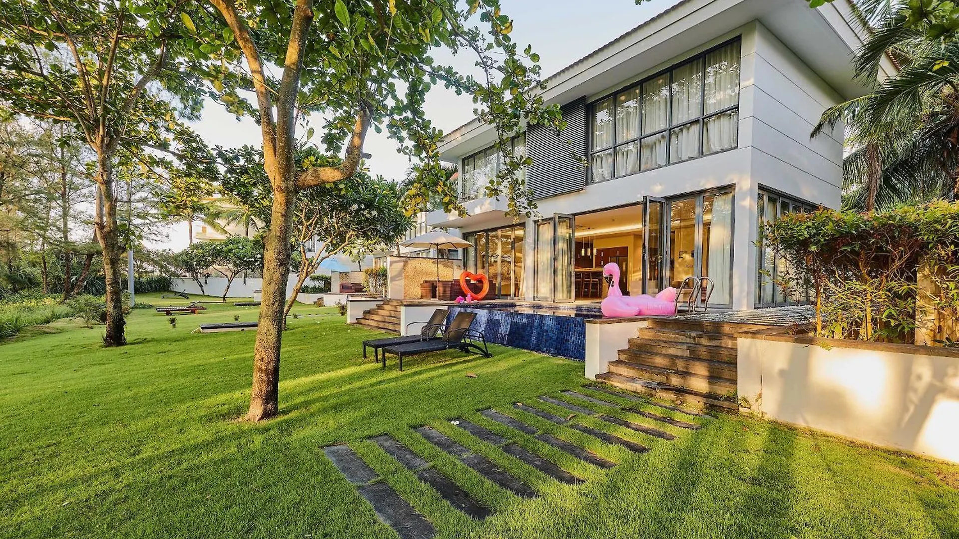 Luxury Pool Villa Close To The Private Beach Da Nang 0*,