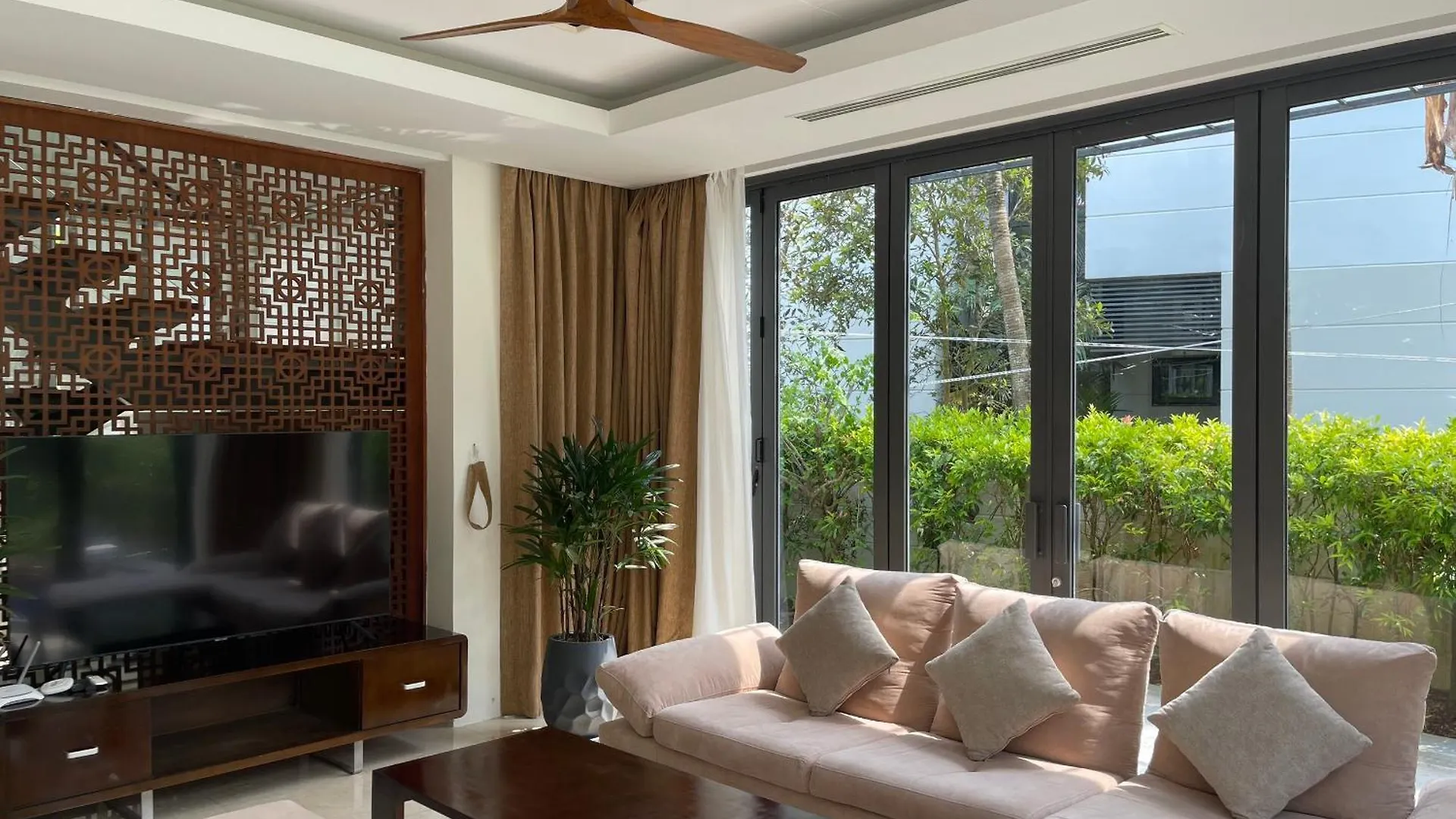 Luxury Pool Villa Close To The Private Beach Da Nang